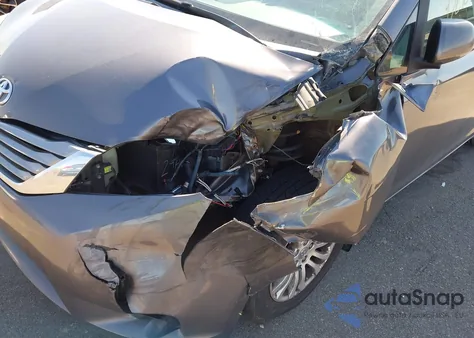 2017 Toyota Sienna Xle 8 Passenger from USA, damaged, VIN 5TDYZ3DCXHS856171